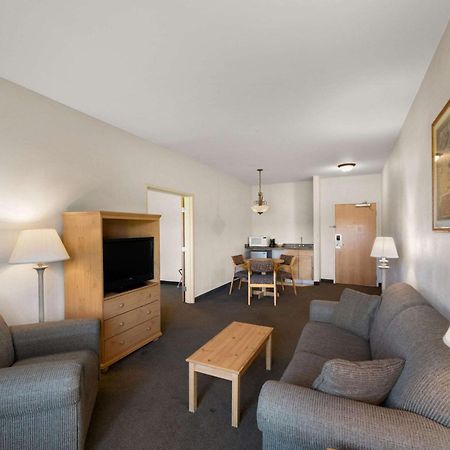 Rodeway Inn&Suites Tomahawk Bagian luar foto