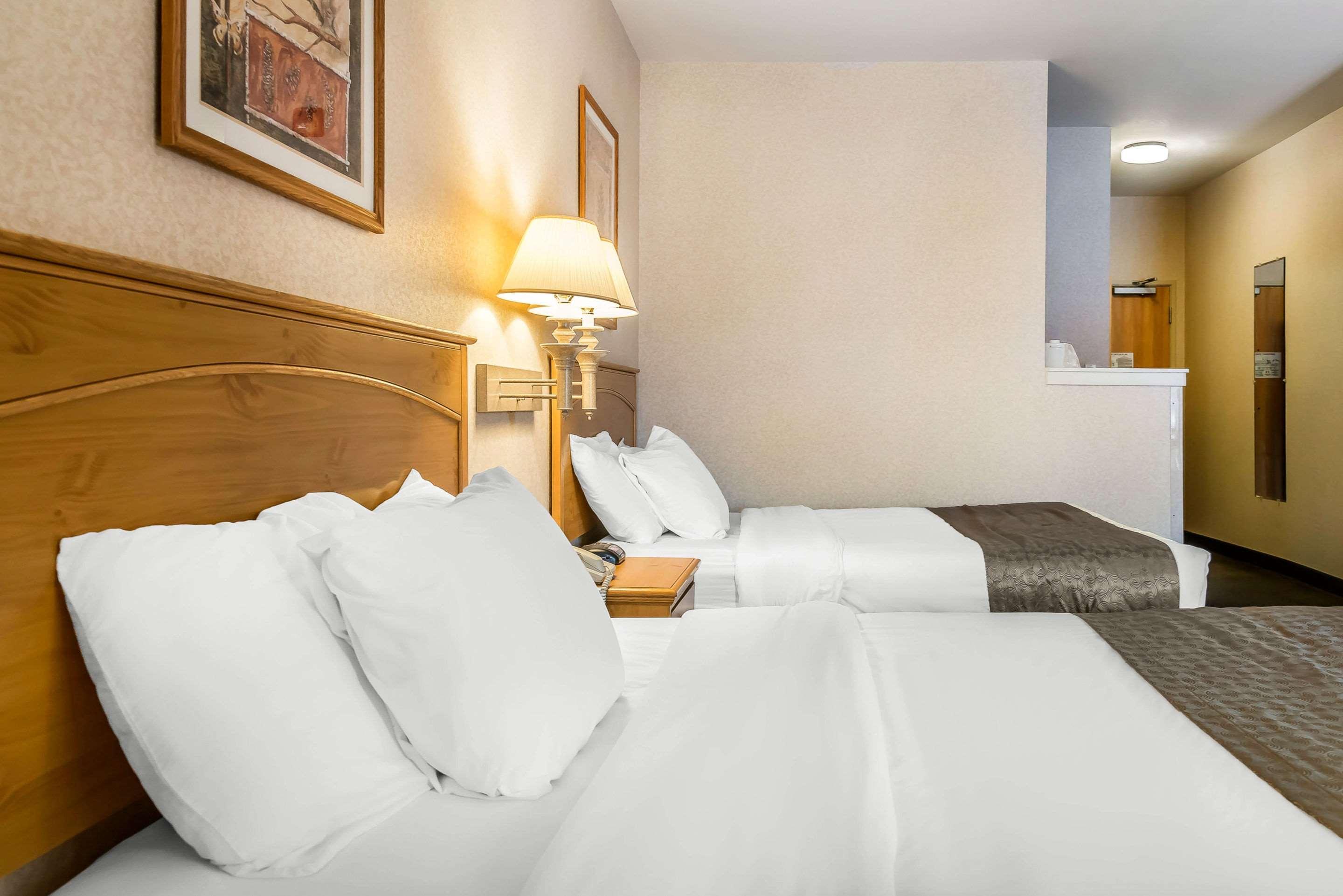 Rodeway Inn&Suites Tomahawk Bagian luar foto
