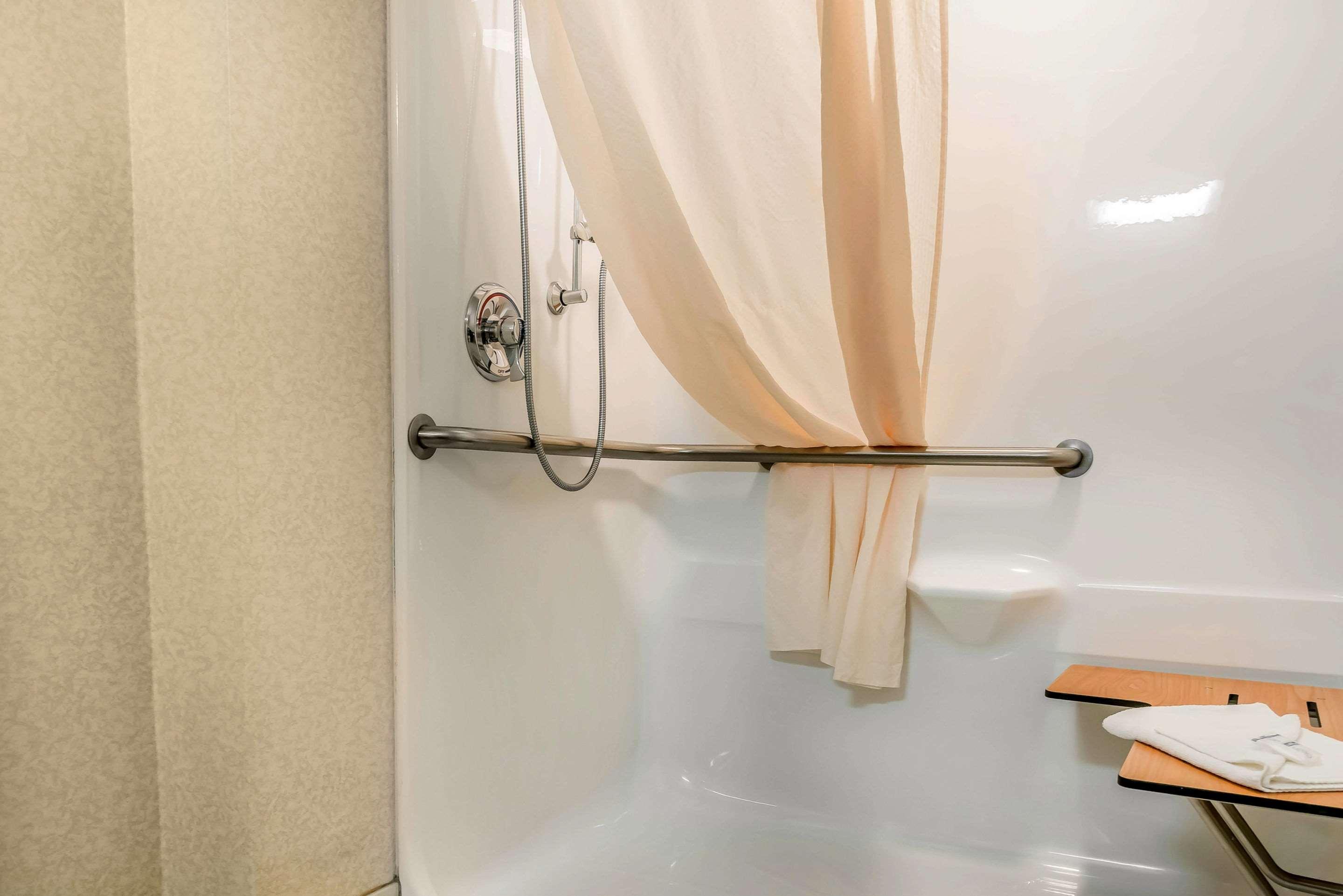 Rodeway Inn&Suites Tomahawk Bagian luar foto