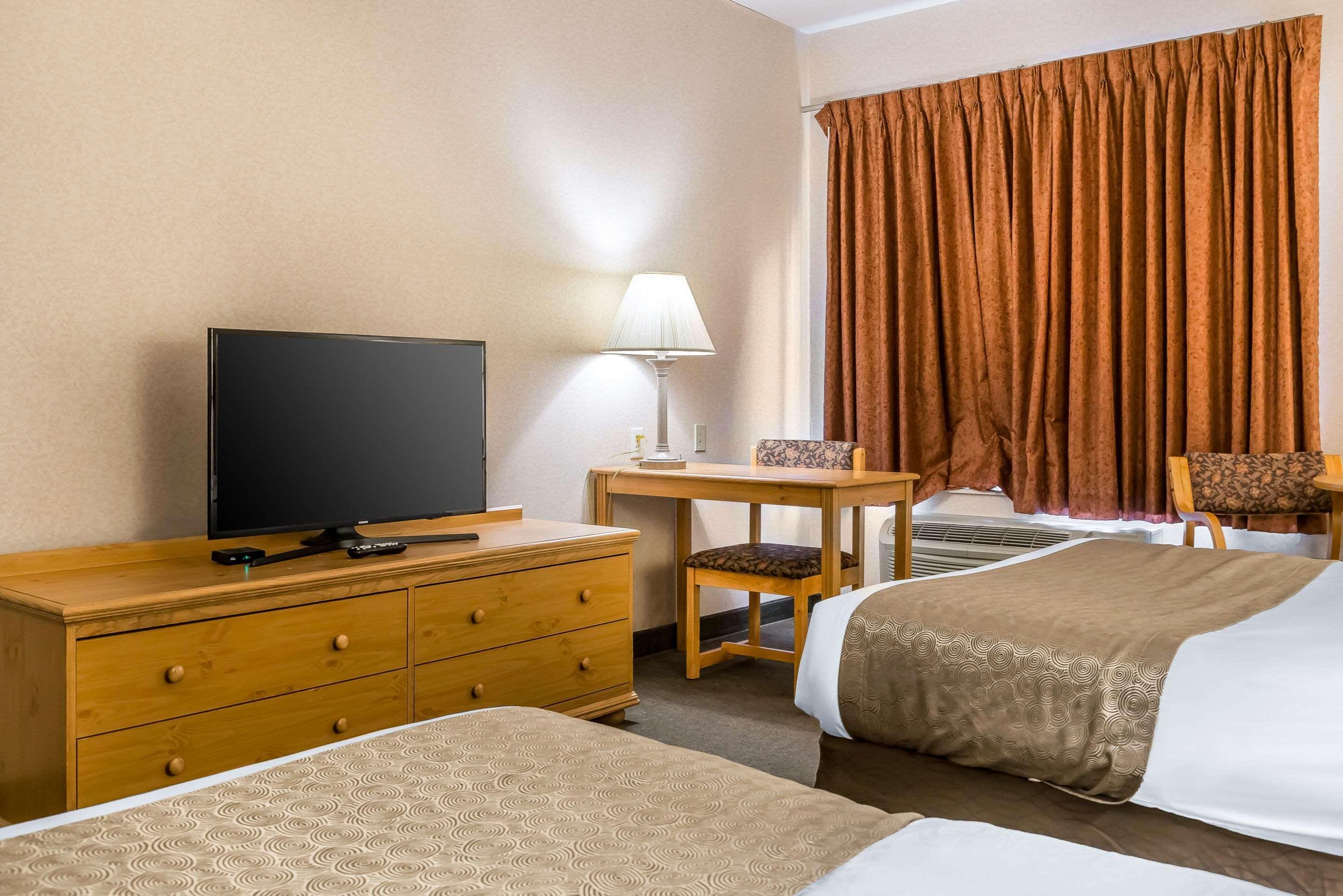Rodeway Inn&Suites Tomahawk Bagian luar foto