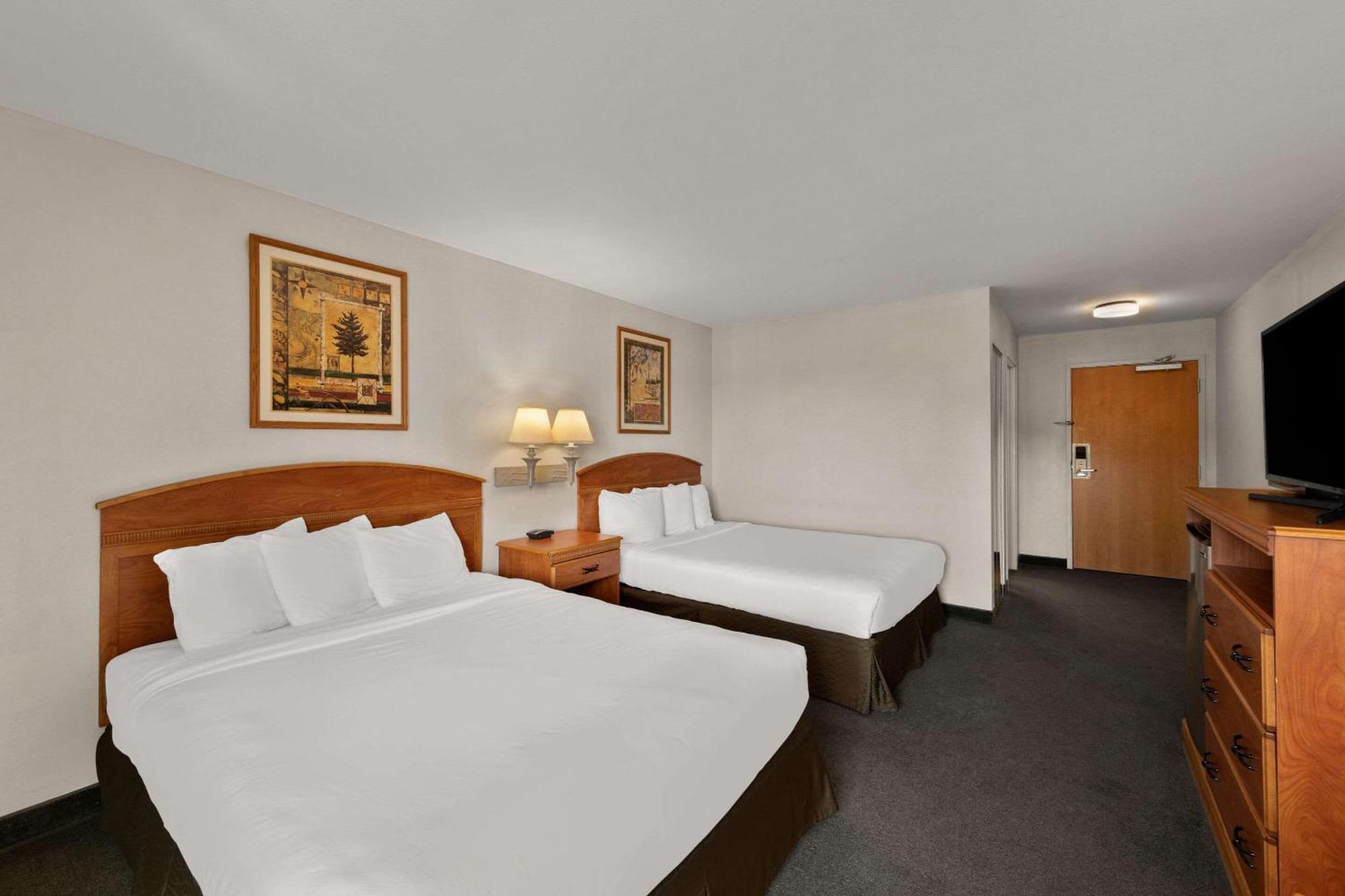 Rodeway Inn&Suites Tomahawk Bagian luar foto