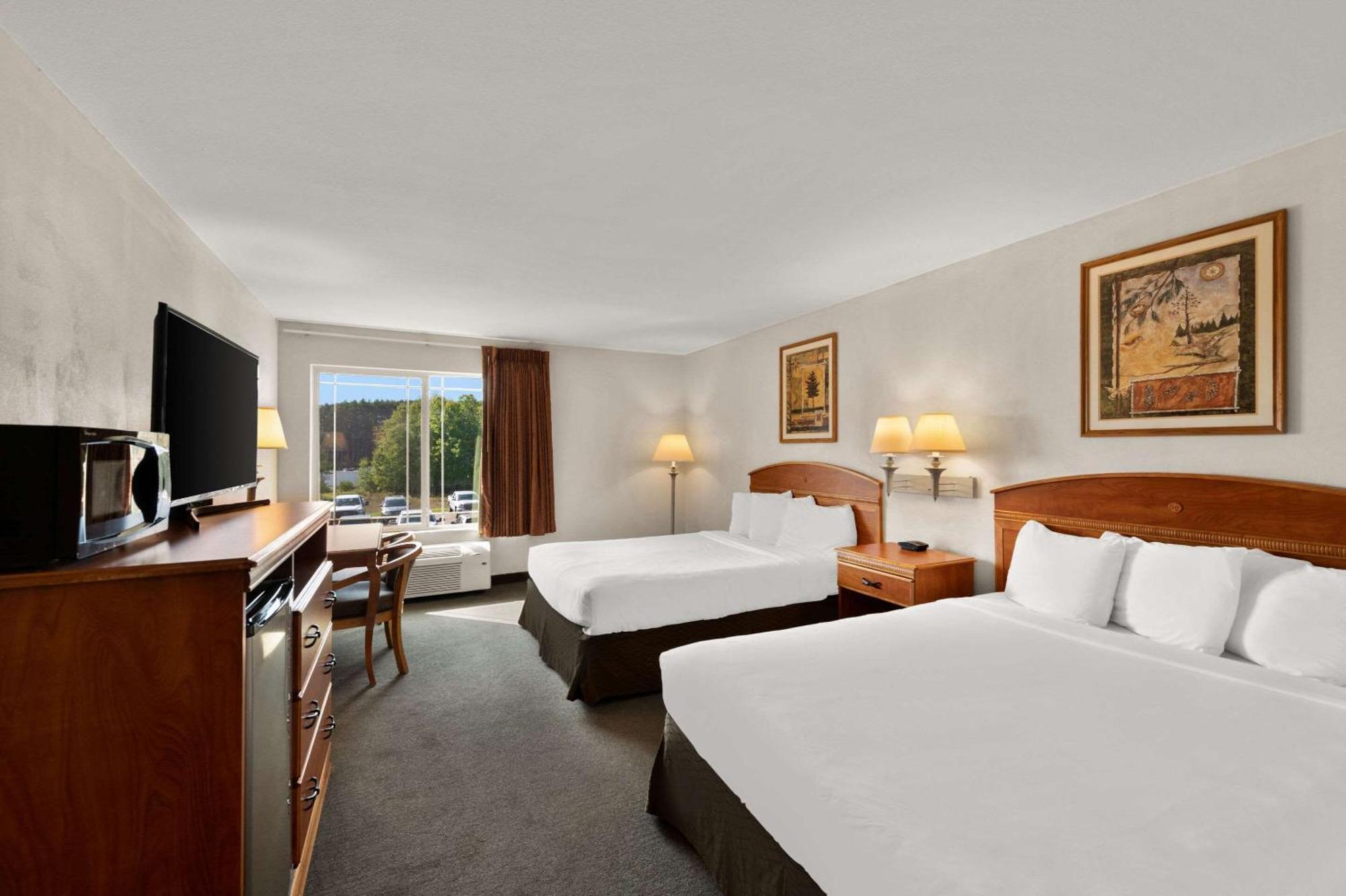 Rodeway Inn&Suites Tomahawk Bagian luar foto