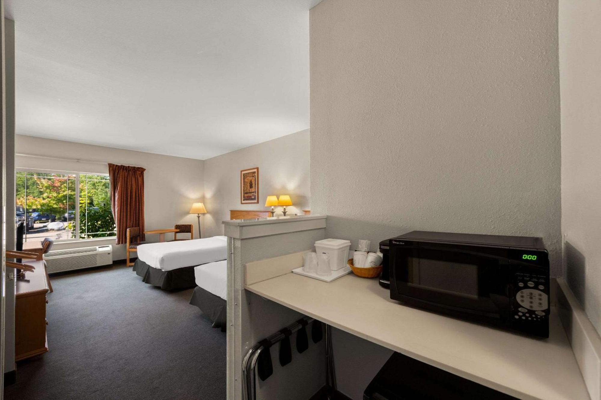 Rodeway Inn&Suites Tomahawk Bagian luar foto