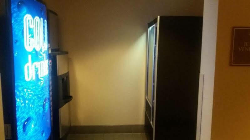 Rodeway Inn&Suites Tomahawk Bagian luar foto